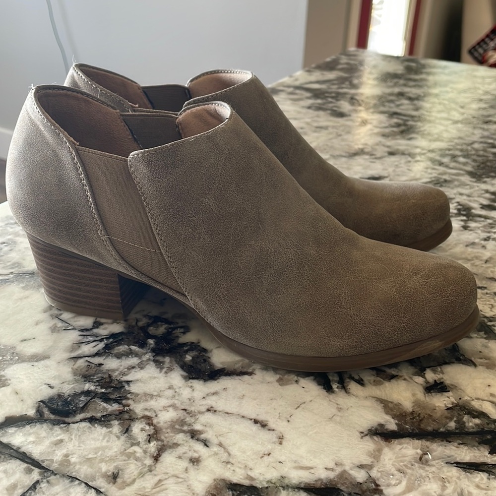 Soul by Naturalizer. Chelsea Bootie. Size 8 US, 38 UK